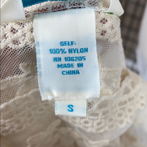 SUNDANCE: Lace Quarter Sleeve Top - Picture 9 of 9